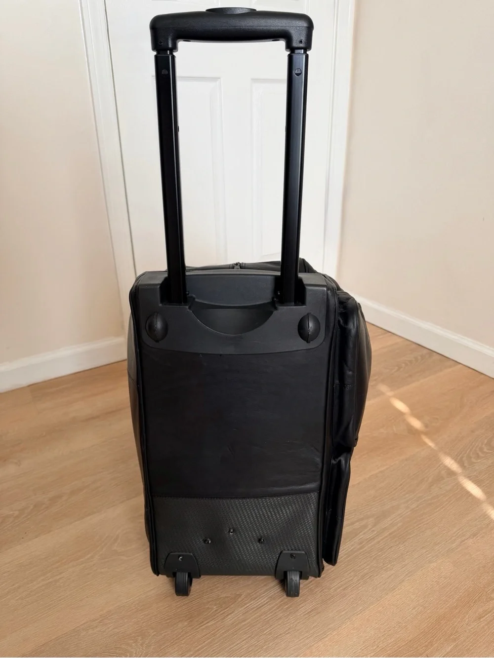 $1,250 NWOT Large Leather Rolling Duffel Bag Wheeled Carry On Handmade Colombia